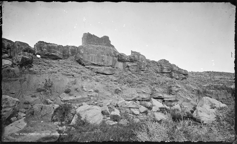 Ruined fortress on Havenweep monument. Utah - NARA - 517120