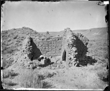 RUINS IN ANCIENT PUEBLO OF SAN JUAN, COLORADO, SHOWING WALLS OF ROOM IN THIRD STORY - NARA - 524313
