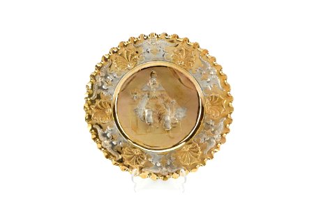 Runt fat med driven framställning av Aron med texten Aron. På brättet broskverksornament - Skoklosters slott - 91909