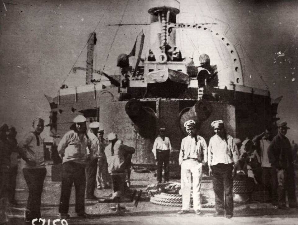 Rumänischer Photograph um 1905 - Aufstand auf dem Panzerkreuzer »Potemkin«. Constanta (Zeno Fotografie)