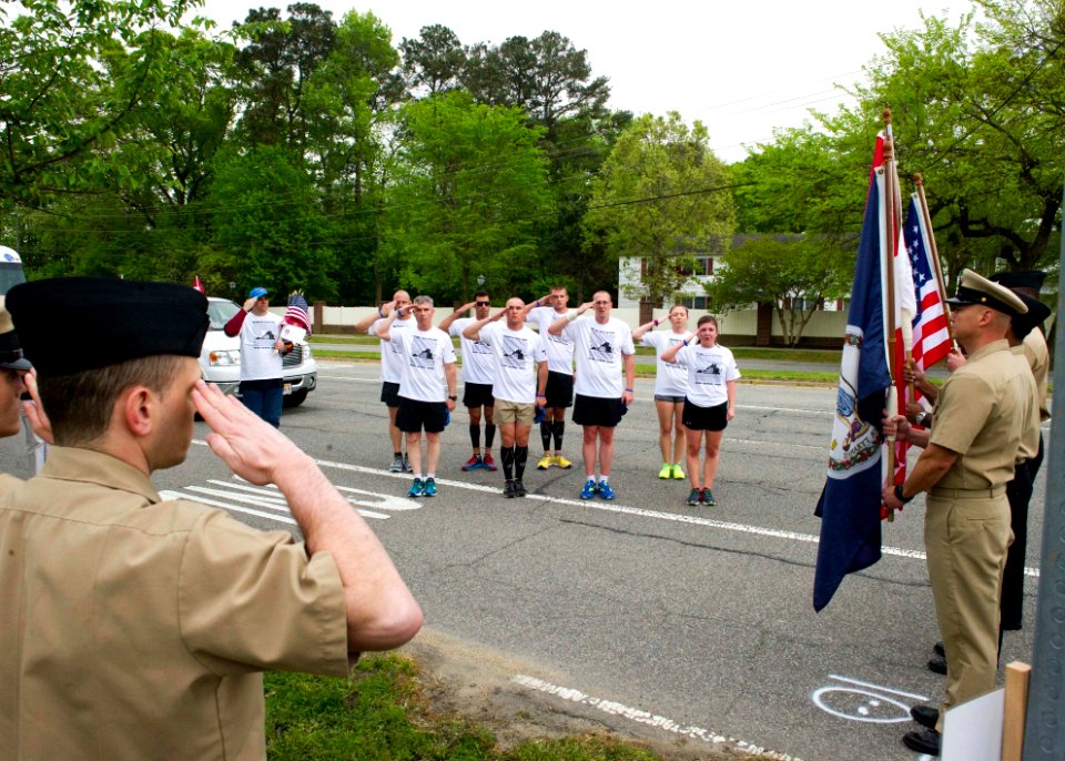 Run for the Fallen 150430-N-MW280-123