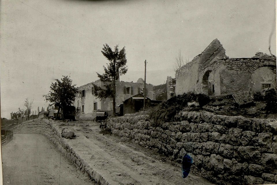 Ruinen von Vezzena. Aufgenommen am 5. Juni 1916. (BildID 15534371)