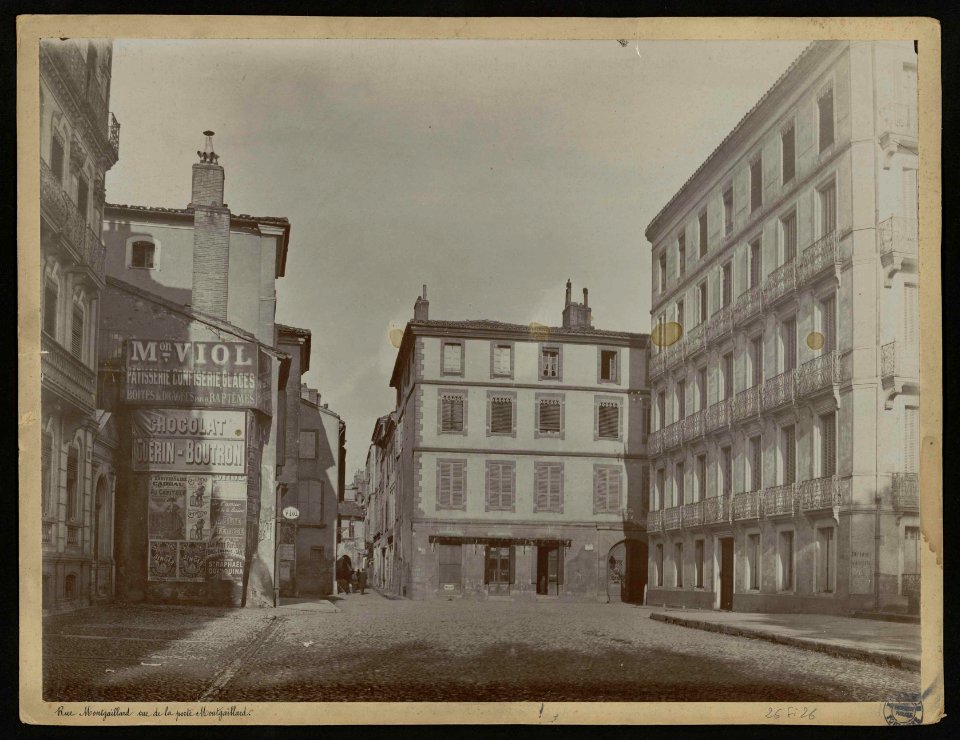 Rue Montgaillard vue de la porte Montgaillard. - FRAC31555 26Fi26