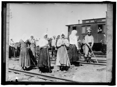RUSSIA WAR PICTURES. WOMEN LCCN2016868208