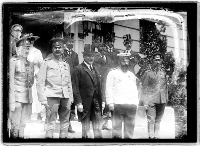 Russian envoys to Wash., (D.C.), June 1917 LCCN2016850933