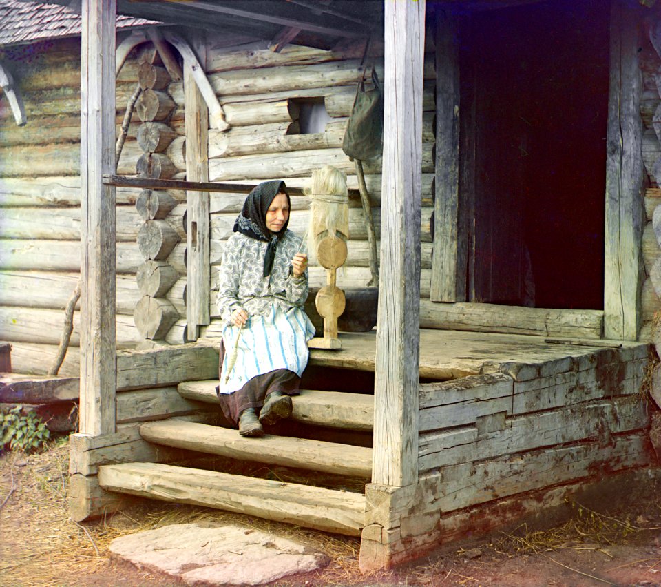 Russian woman spinning yarn, Izvedovo village (by Sergei Prokudin-Gorskii, 1910)