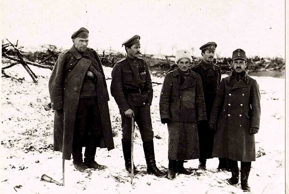 Russian officers with Austrian officers (BildID 4816485)