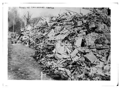 Ruins of Caulincourt Chatea (i.e. Caulaincourt Chateau) LCCN2014704817