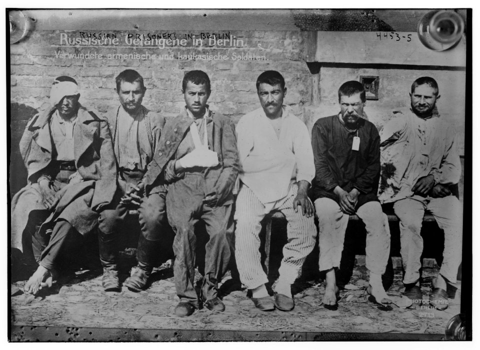 Russian prisoners in Berlin LCCN2014706136
