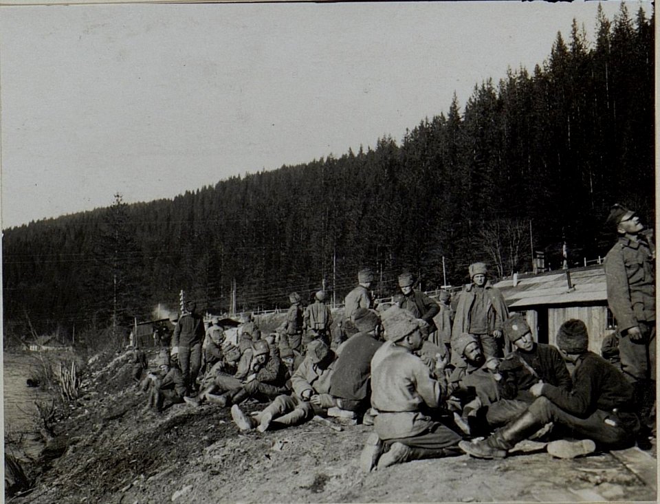 Russische Kriegsgefangene beim Essen. (BildID 15453606)