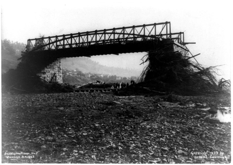 Ruins of viaduct bridge, Johnstown, Pa., after the flood, May 31, 1889 LCCN92509958