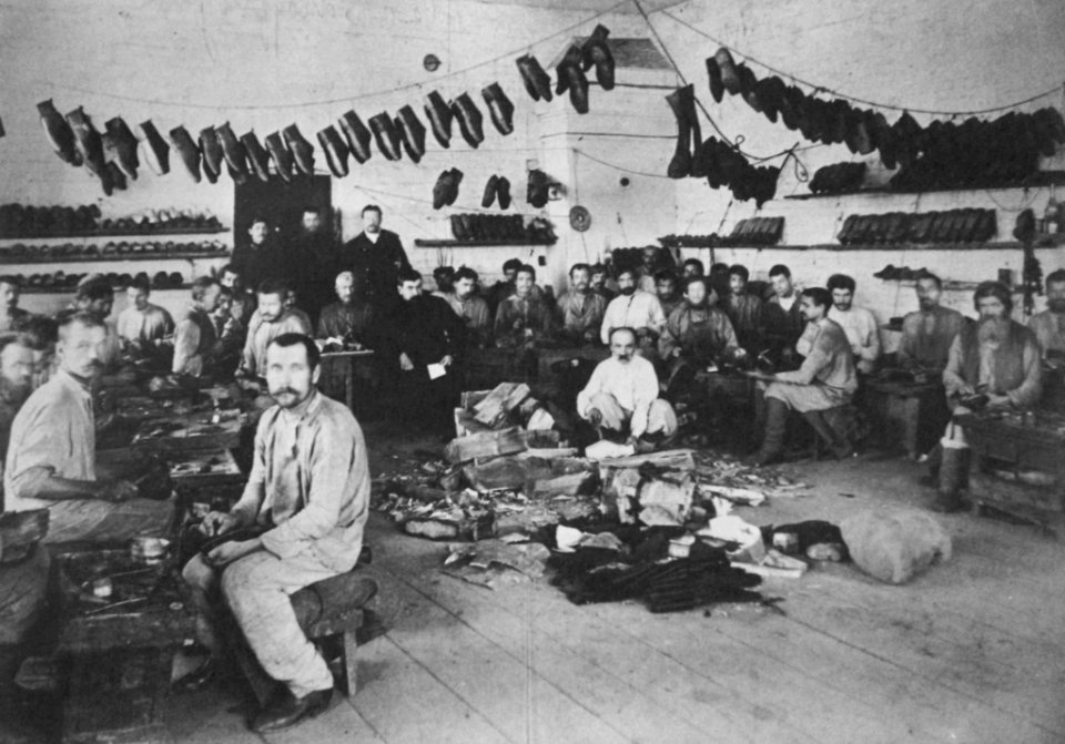 Russischer Photograph - Das Alexandrowskij-Zentralgefängnis nahe Irkutsk - eine Werkstatt in der Abteilung für Zwangsarbeiter (Zeno Fotografie)