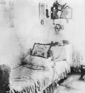 Russischer Photograph - Das Schlafzimmer der »Njanja« im Landhaus der Trubezkojs (Zeno Fotografie)