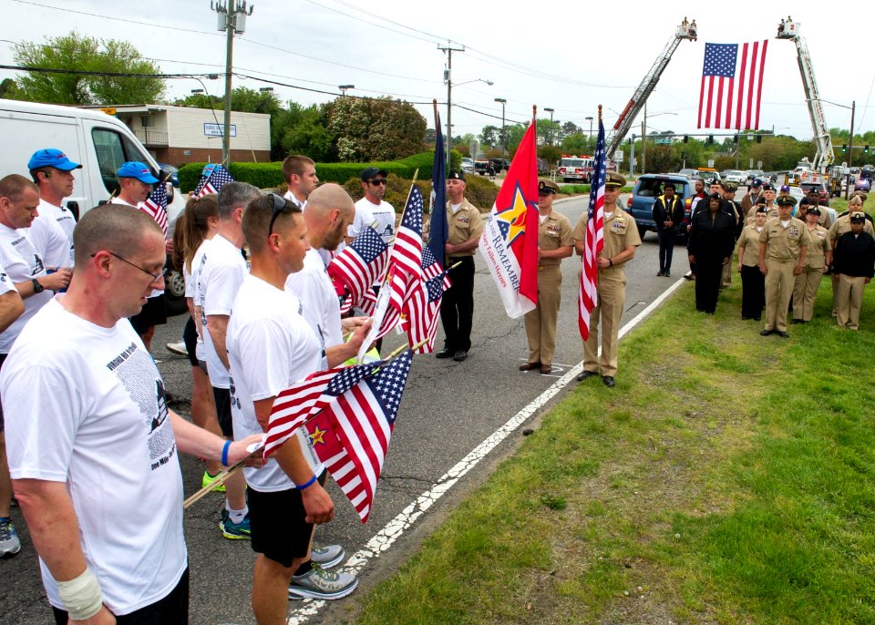 Run for the Fallen 150430-N-MW280-213