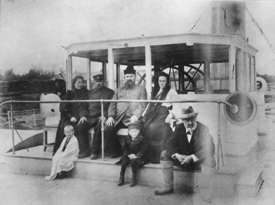 Russischer Photograph - Die Flüsse waren die einzigen nutzbaren Verkehrs- und Transportwege in west-östliche Richtung (1) (Zeno Fotografie)