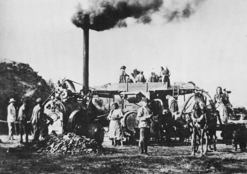 Russischer Photograph - Dreschmaschine (1) (Zeno Fotografie)