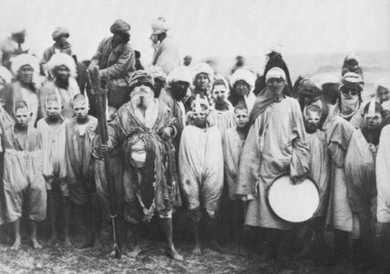 Russischer Photograph - Eine Gruppe reisender Musikanten (Zeno Fotografie)