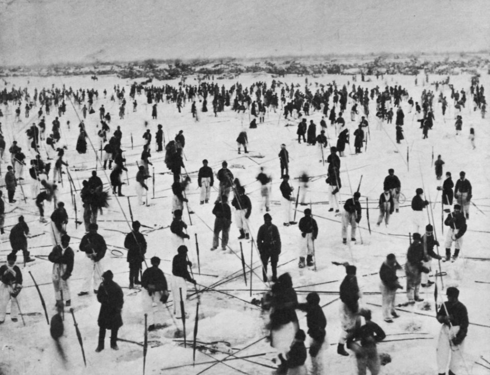 Russischer Photograph - Angler auf einem See im Ural (Zeno Fotografie)