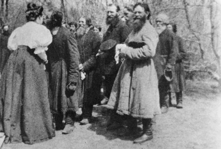 Russischer Photograph - Bauern begrüßen am Ostertag ihren Gutsherrn (Zeno Fotografie)