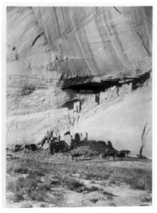 Ruins of the cliff dwellings, Canyon de Chelley, Arizona LCCN2002717029