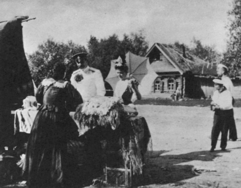 Russischer Photograph - Sommer auf Archangelskoje, Spaziergang durch das Dorf (Zeno Fotografie)
