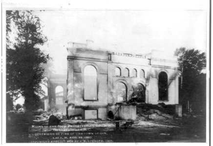 Ruins of the New Presbyterian Church, Bennettsville, S.C., destroyed by fire of unknown origin, 4-30 a.m., Aug. 24, 1907 LCCN89707847