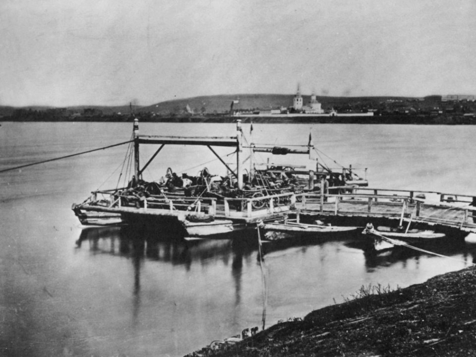 Russischer Photograph - Die Flüsse waren die einzigen nutzbaren Verkehrs- und Transportwege in west-östliche Richtung (3) (Zeno Fotografie)