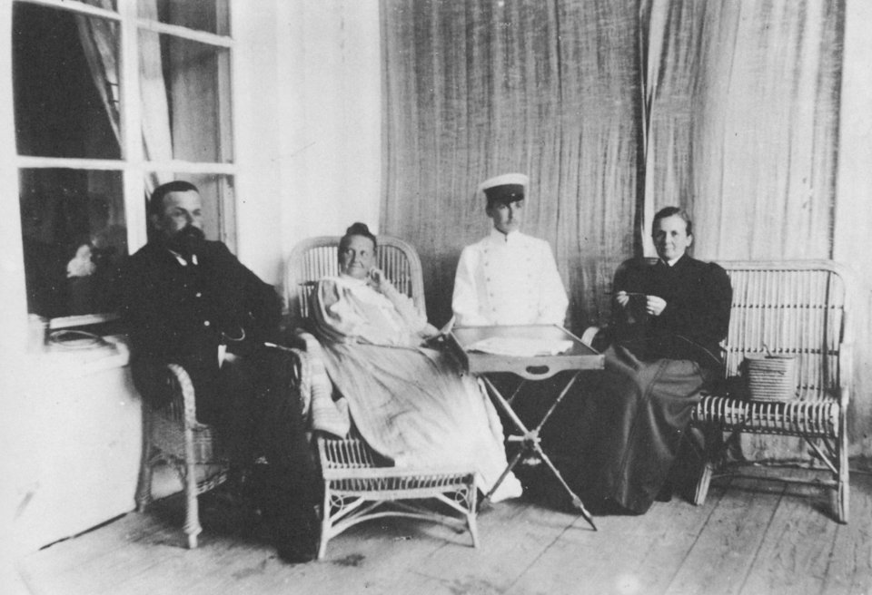 Russischer Photograph - Fürst Jewgenij Nikolajewitsch Trubezkoj mit seiner Familie in ihrem Landhaus in Begutschino (3) (Zeno Fotografie)