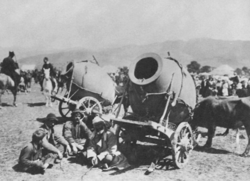 Russischer Photograph - Riesige Tonkrüge zur Lagerung des Weins (Zeno Fotografie)