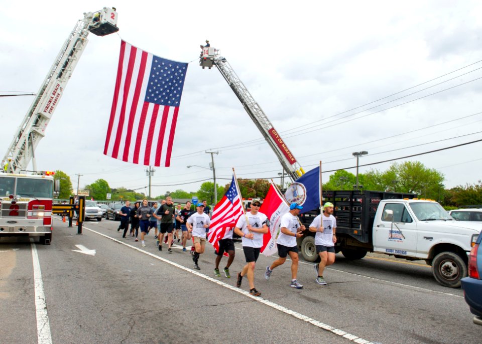 Run for the Fallen 150430-N-MW280-265