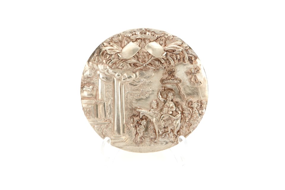 Rund relief av silver föreställande satyren Silenus(grekisk gud) - Skoklosters slott - 92206