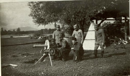 Russisches Maschinengewehr in Feuerstellung. Standort, Cellulosefabrik Seebach (BildID 15461497)