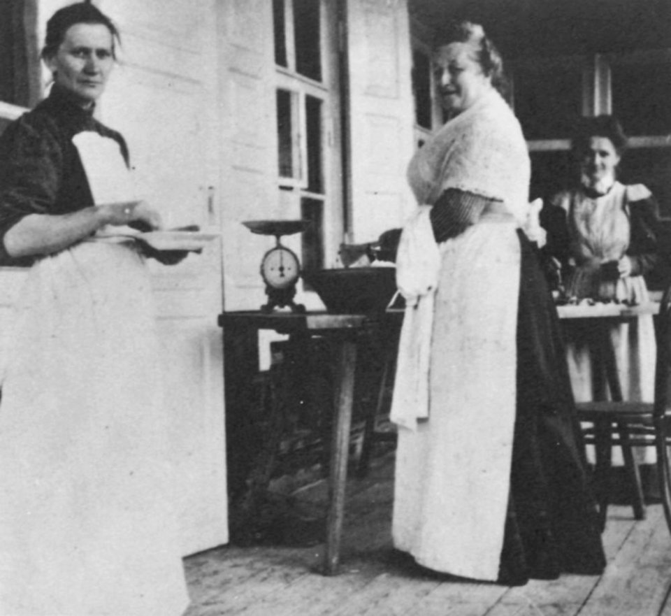 Russischer Photograph um 1895 - Marmelade einkochen nach überliefertem Rezept (Zeno Fotografie)