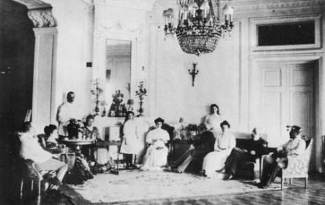 Russischer Photograph um 1897 - Die Familie des Fürsten Dolgorukij in St. Petersburg (Zeno Fotografie)