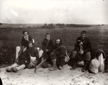 Russischer Photograph um 1900 - Blinde Bettler bei einer Rast (Zeno Fotografie)