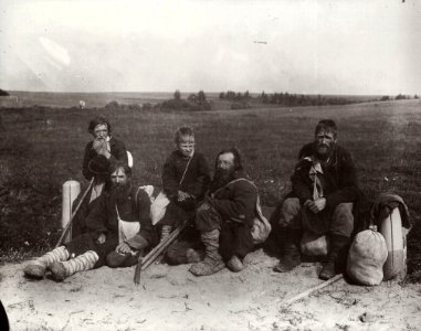 Russischer Photograph um 1900 - Blinde Bettler bei einer Rast (Zeno Fotografie) photo