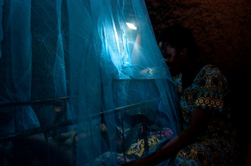 Ruth Aoko Owiti, tucks in her child (15844308812)