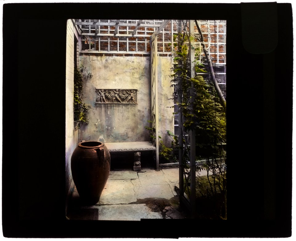Ruth Bramley Dean house, 150 East 61st Street, New York, New York. Garden bench LCCN2007685079