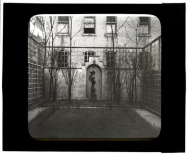 Ruth Bramley Dean house, 150 East 61st Street, New York, New York. Trellis LCCN2007685082