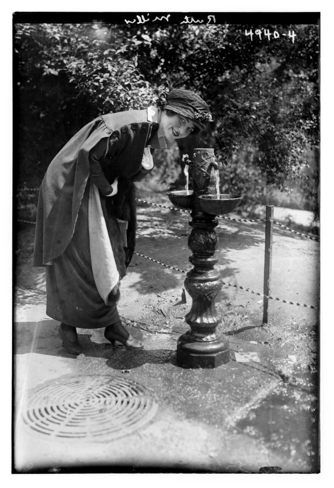 Ruth Miller LCCN2014709114