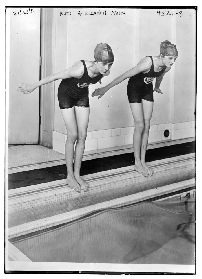 Ruth & Eleanor Smith LCCN2014706584