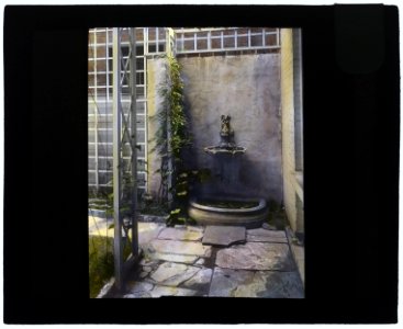Ruth Bramley Dean house, 150 East 61st Street, New York, New York. Wall fountain LCCN2007685080