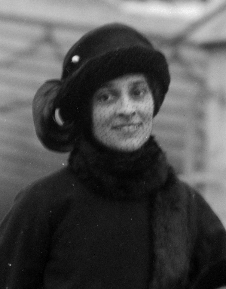 Ruth Draper LCCN2014713477 (cropped)