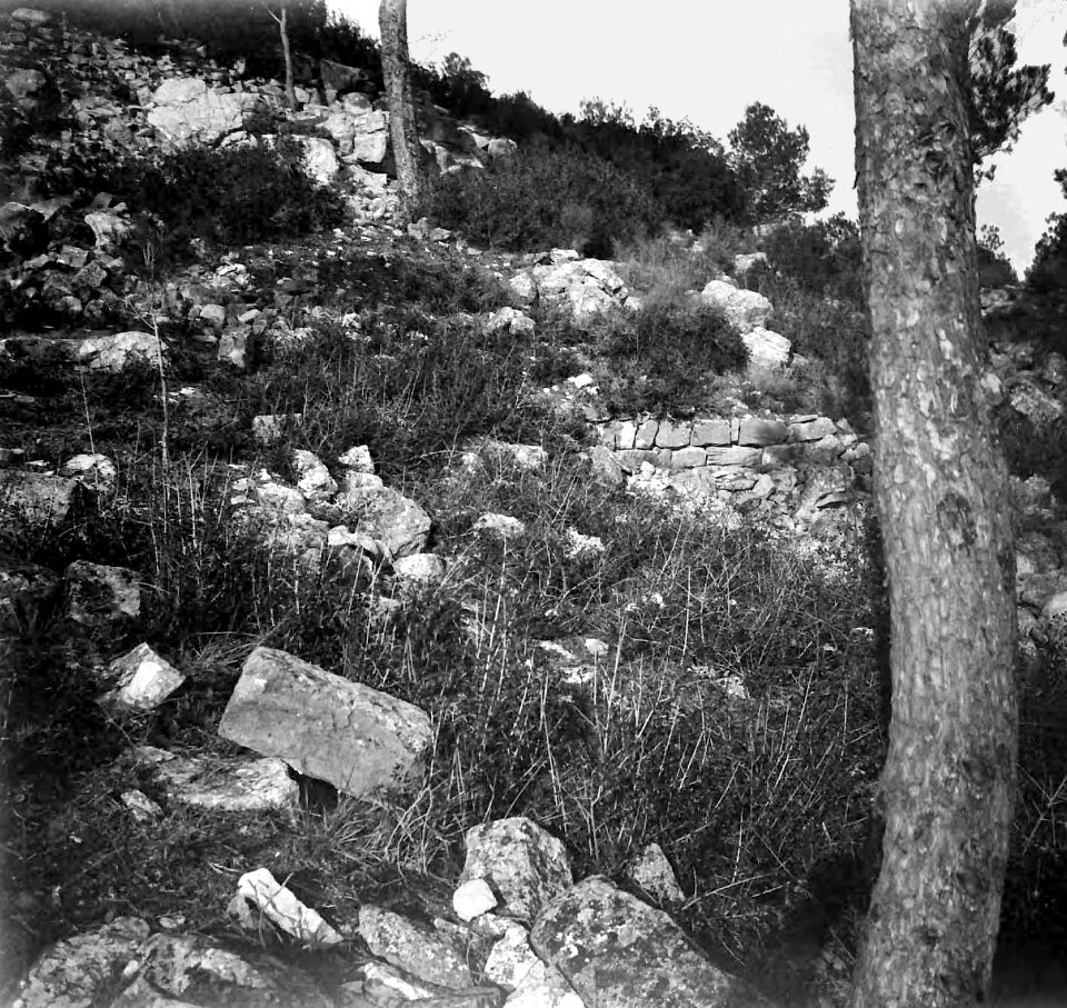 Ruïnes de Montesquiu (cropped)
