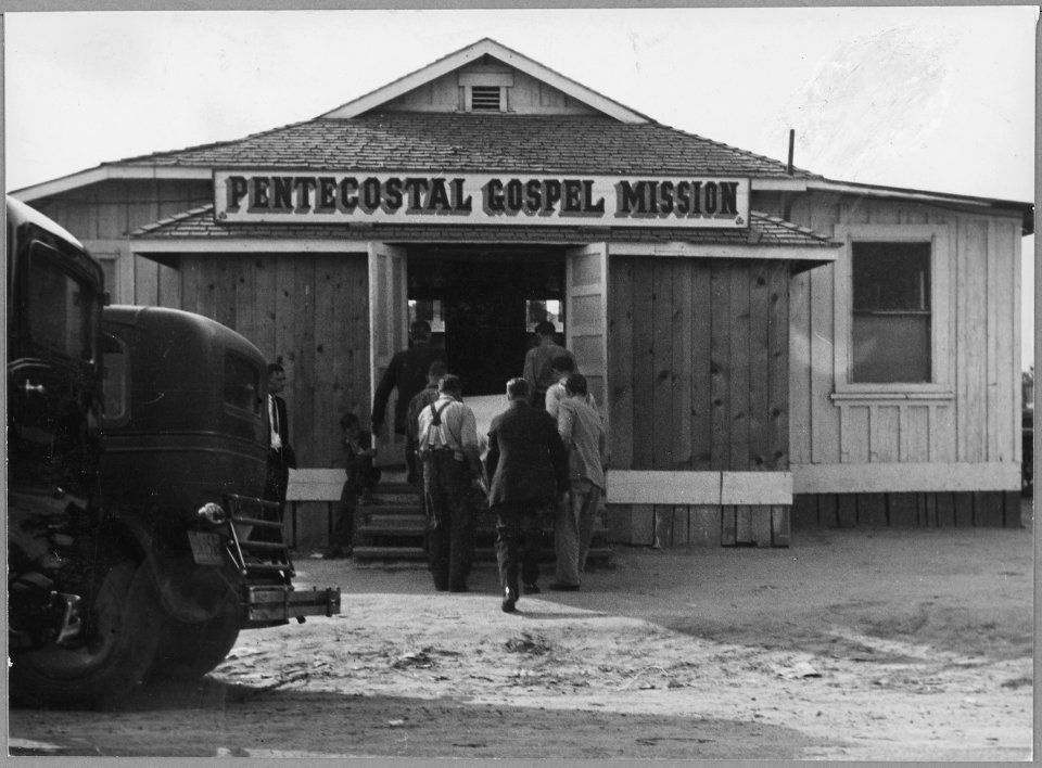 Ryer Island, Sacramento County, California. Disaster in shacktown. ... Funeral of young migratory wo . . . - NARA - 521680