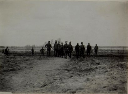 Russische Unterhändler werden zum Kommando geführt (BildID 15446591)