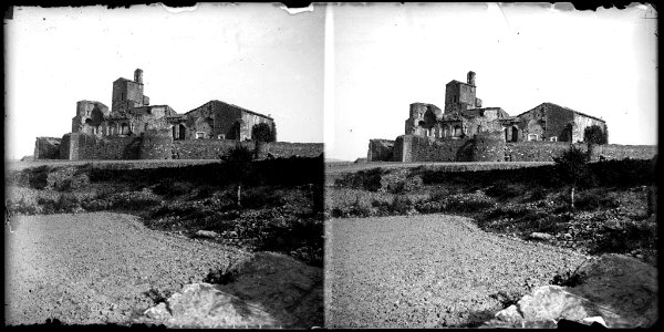 Ruïnes del monestir romànic de Sant Pere
