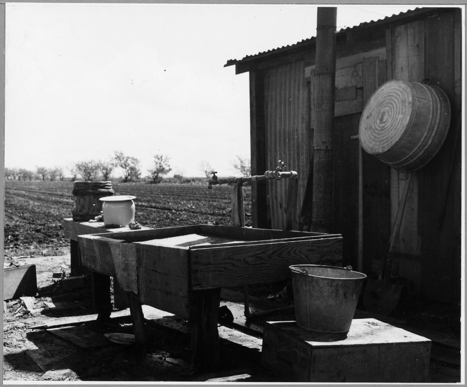Ryer Island, Sacramento County, California. Facilities in grower's camp for Filipino asparagus field . . . - NARA - 521707