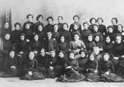Russischer Photograph - Eine jüdische Schule in Romnyj in der Ukraine (Zeno Fotografie)