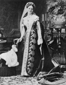 Russischer Photograph - Hofdame in höfischer Tracht (2) (Zeno Fotografie)